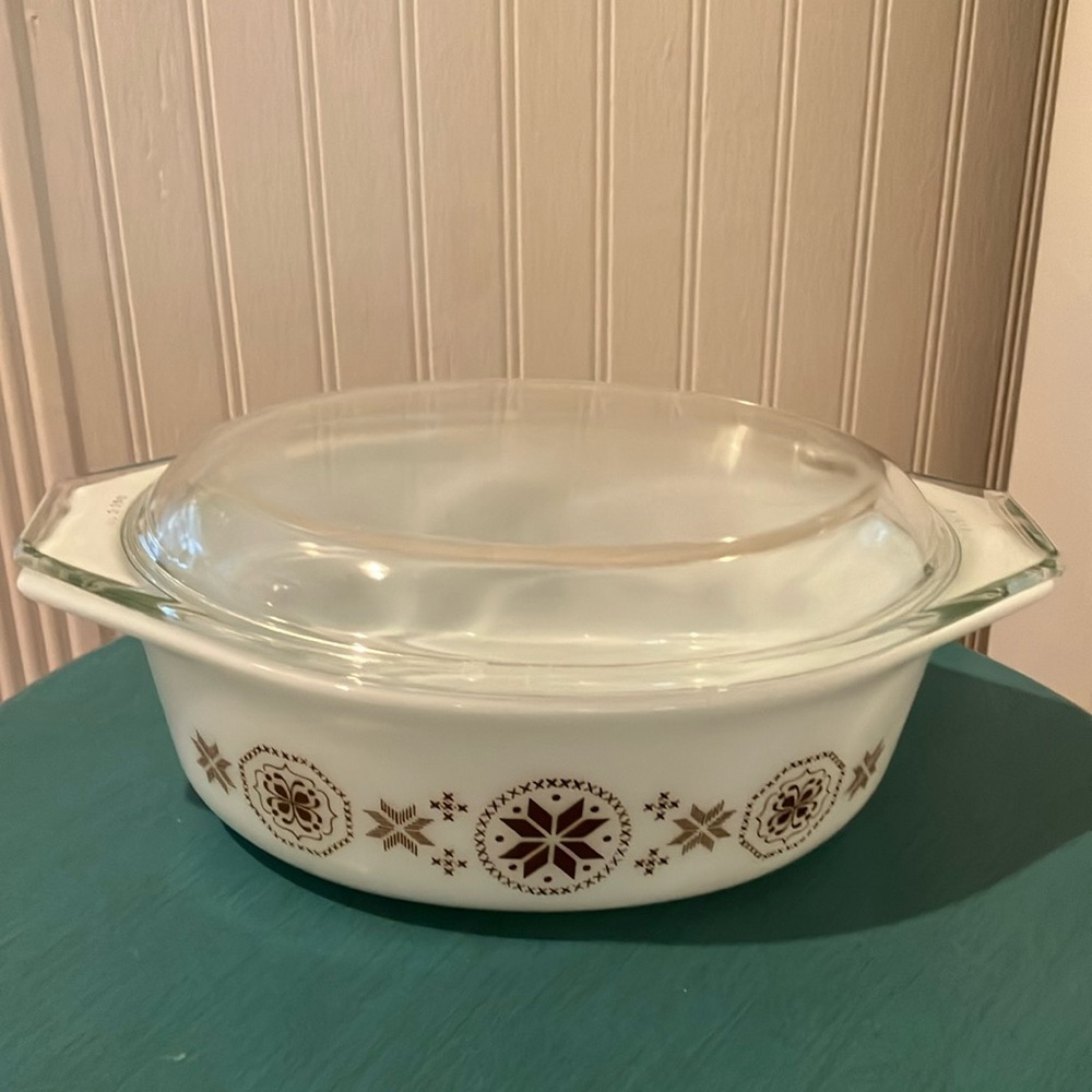 Vintage Pyrex “Town and Country” Oval Bake Dish With Lid, 1 1/2 Quarts